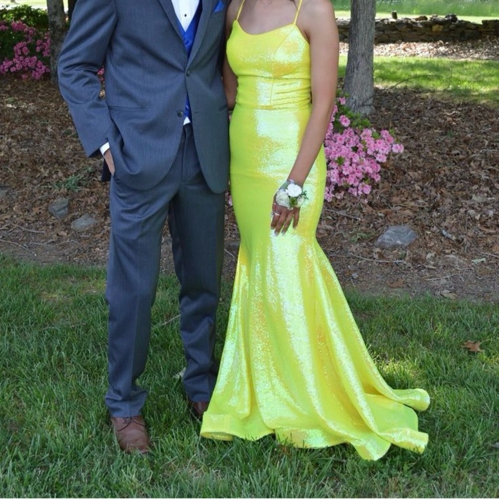 Yellow dress - Picture 1 of 5
